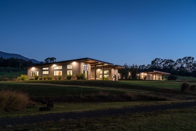 view of front of property featuring a mountain view and a yard