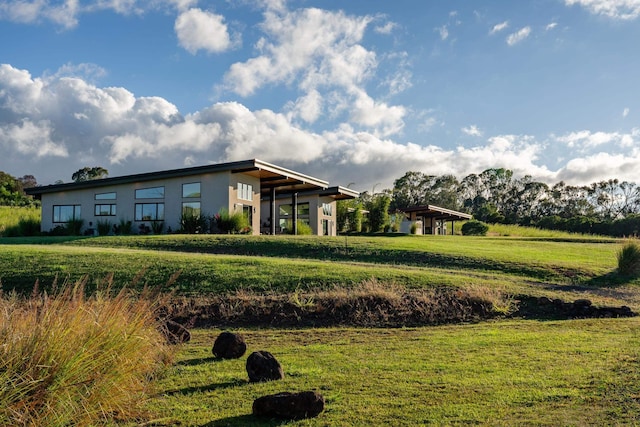 view of front of house with a front lawn