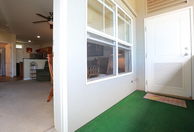 property entrance featuring ceiling fan