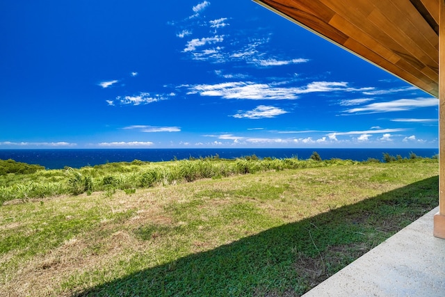 view of yard featuring a water view