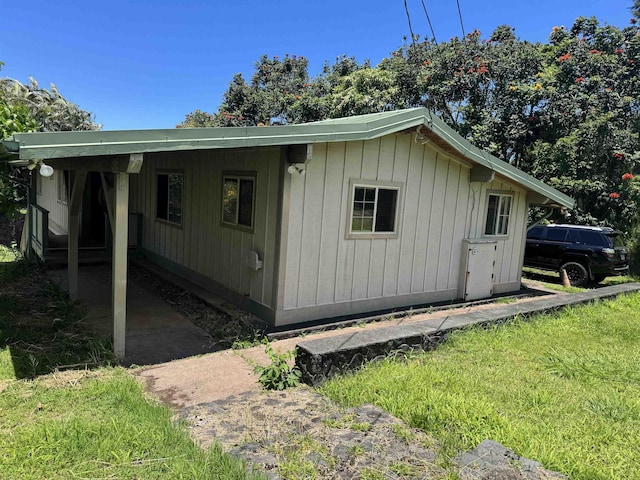 exterior space featuring a lawn