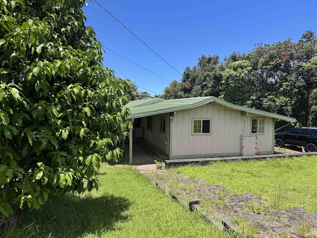 80 Alekanekelo Pl, Haiku, HI 96708 - view of side of property featuring a lawn and metal roof