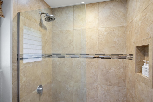 3300 Wailea Alanui Dr Unit 52D, Kihei, HI 96753 - bathroom featuring tiled shower