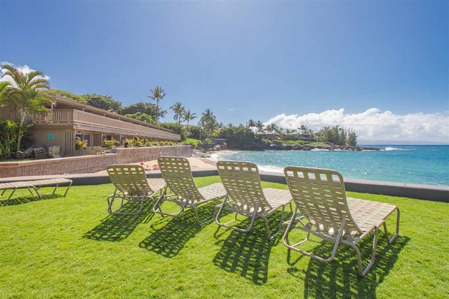 view of yard featuring a water view