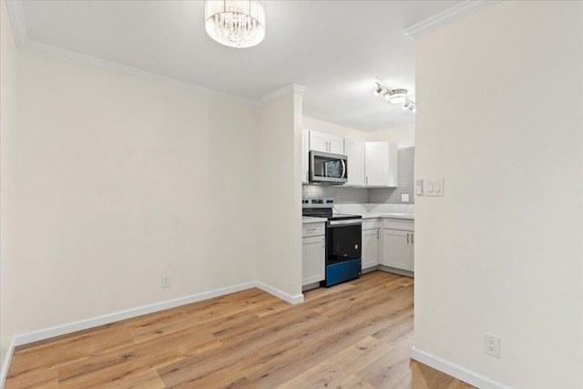 kitchen featuring light wood-type flooring, electric range, white cabinets, backsplash, and crown molding