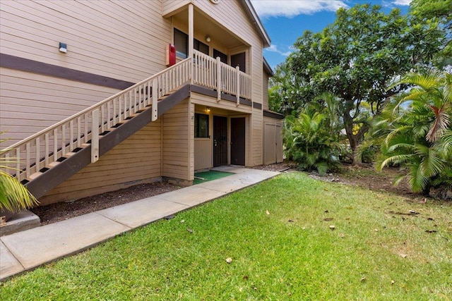 view of yard with a balcony