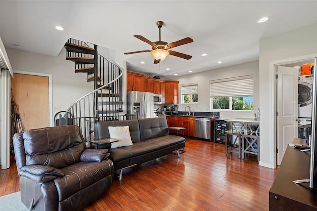 living room featuring recessed lighting, wine cooler, dark wood-type flooring, and stacked washer / dryer