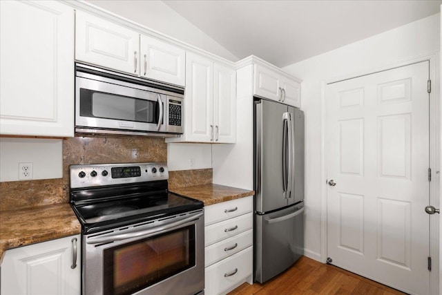 23 Poinciana Rd, Lahaina, HI 96761 - kitchen featuring stainless steel appliances, white cabinets, wood finished floors, dark countertops, and decorative backsplash