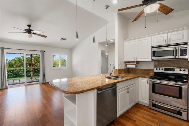 23 Poinciana Rd, Lahaina, HI 96761 - kitchen with appliances with stainless steel finishes, a sink, a ceiling fan, a peninsula, and high vaulted ceiling