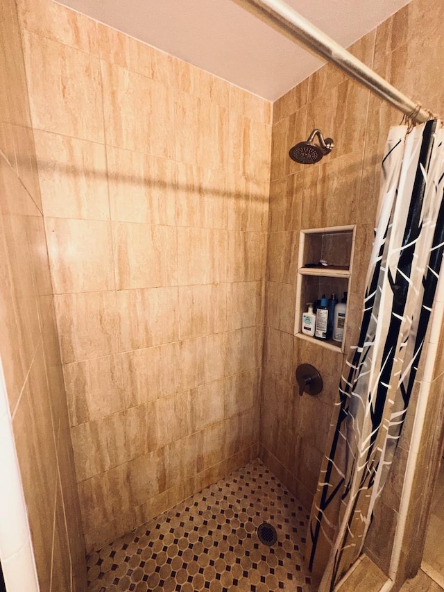 bathroom with curtained shower