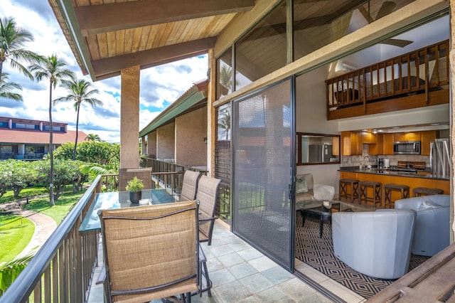 balcony with sink