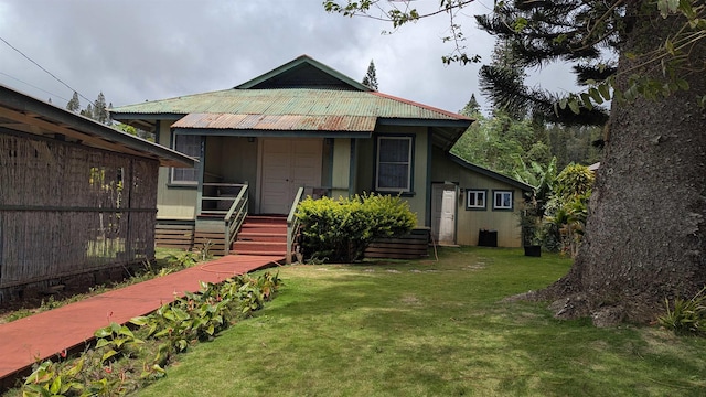 view of front facade featuring covered porch and a front yard