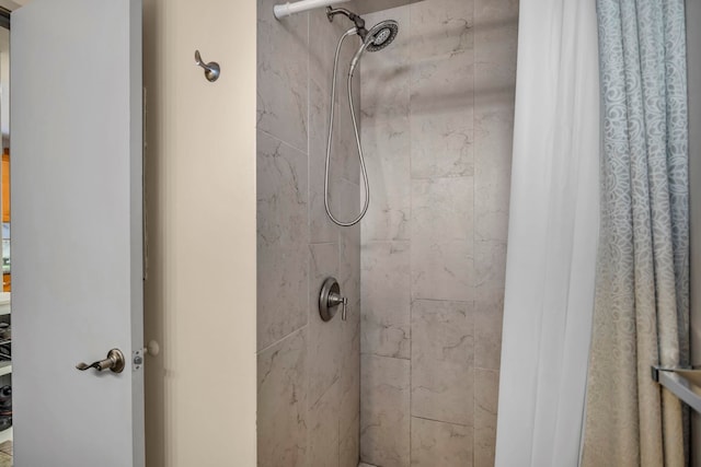 3788 Lower Honoapiilani Rd Unit A211, Lahaina, HI 96761 - bathroom with a tile shower