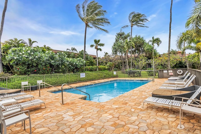 3788 Lower Honoapiilani Rd Unit A211, Lahaina, HI 96761 - community pool with fence and a patio area