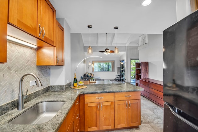 3788 Lower Honoapiilani Rd Unit A211, Lahaina, HI 96761 - kitchen featuring freestanding refrigerator, a sink, a peninsula, tasteful backsplash, and brown cabinets