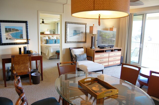 sitting room featuring carpet floors