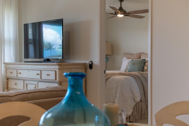 43 Polohina Ln Unit 13-8, Lahaina, HI 96761 - living room featuring ceiling fan