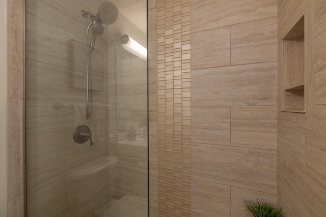 43 Polohina Ln Unit 13-8, Lahaina, HI 96761 - bathroom featuring tiled shower