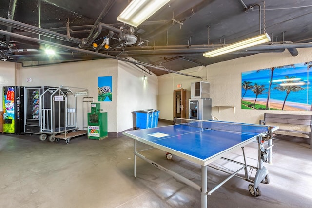 4365 Lower Honoapiilani Rd Unit 603, Lahaina, HI 96761 - rec room featuring a textured wall and concrete floors