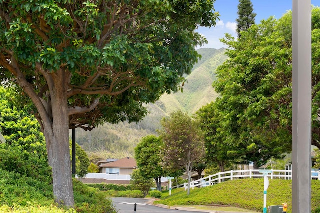 surrounding community featuring a mountain view