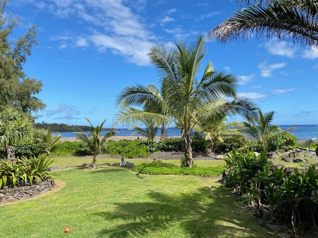 view of yard featuring a water view