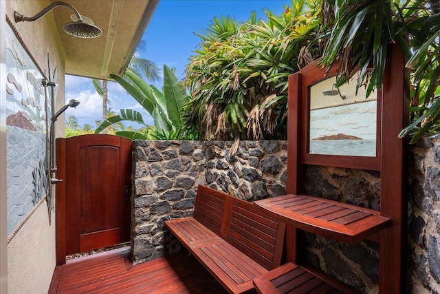 85 Lau Awa Pl, Lahaina, HI 96761 - wooden deck featuring a gate