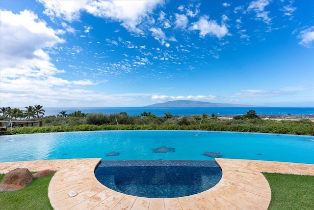 85 Lau Awa Pl, Lahaina, HI 96761 - view of pool featuring a mountain view and a pool with connected hot tub