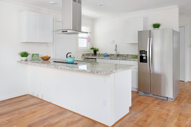kitchen with crown molding, stainless steel fridge with ice dispenser, range hood, a sink, and a peninsula