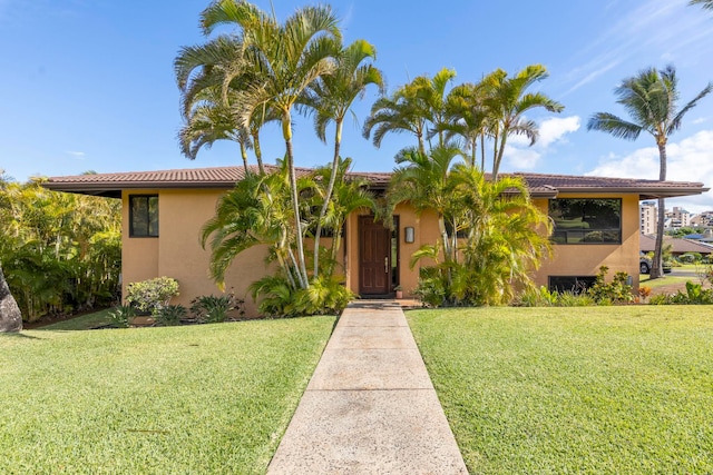 view of front of home featuring a front lawn