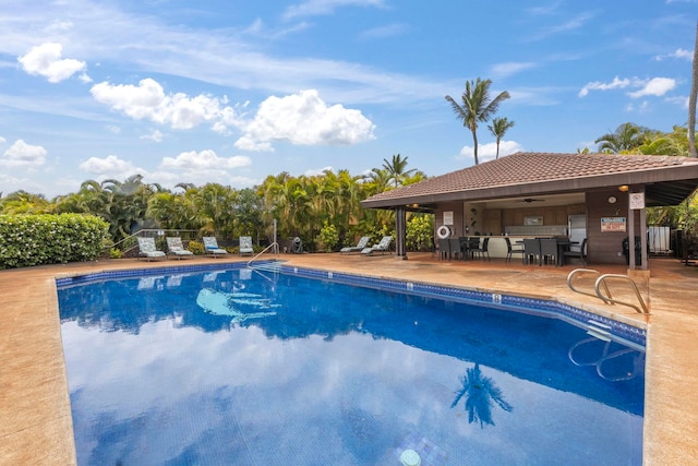 view of swimming pool with a patio area and ceiling fan