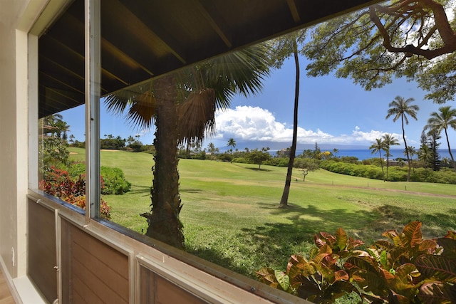 view of yard featuring golf course view
