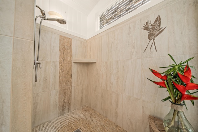 bathroom featuring a tile shower