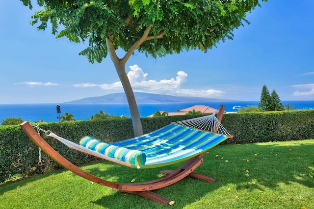 view of yard featuring a water view