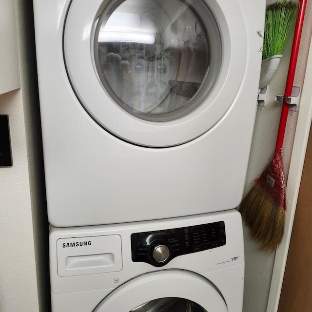 laundry room with stacked washer / drying machine