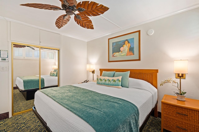 bedroom featuring a closet, ornamental molding, and a ceiling fan