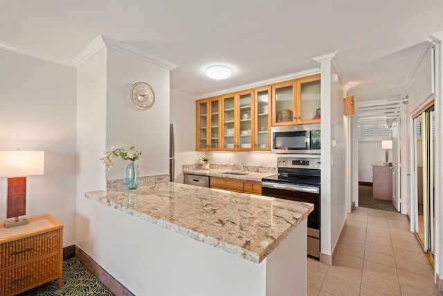 kitchen with light tile patterned floors, a peninsula, stainless steel appliances, crown molding, and a sink