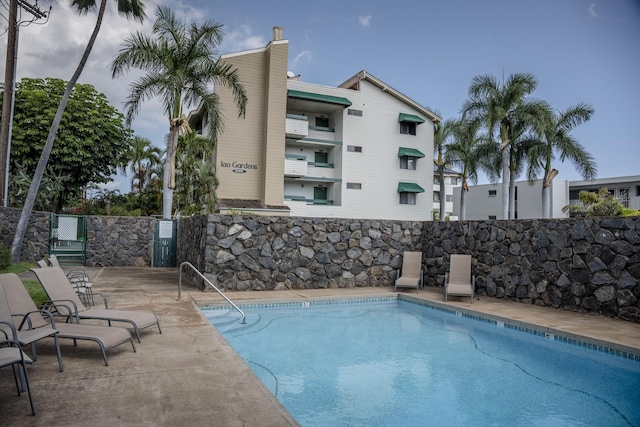 view of swimming pool