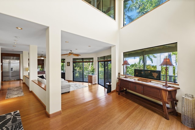 563 Mikioi Pl, Kihei, HI 96753 - living area featuring light wood-style floors, a ceiling fan, a high ceiling, and recessed lighting