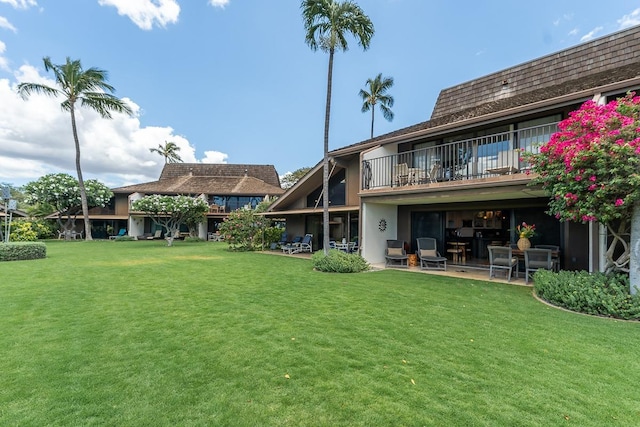 12 S Kihei Rd Unit E2, Kihei, HI 96753 - view of green lawn featuring a balcony and a patio