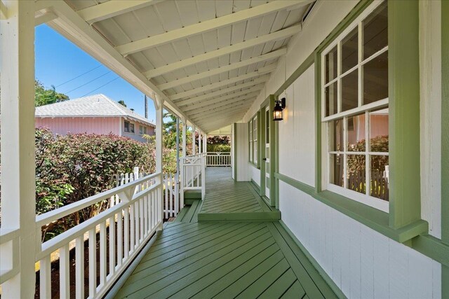 3217 Luahine Pl, Haiku, HI 96708 - balcony featuring a porch
