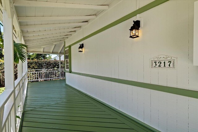 3217 Luahine Pl, Haiku, HI 96708 - balcony featuring covered porch