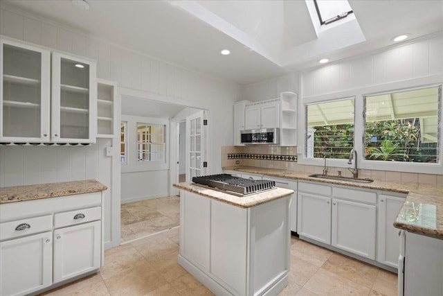3217 Luahine Pl, Haiku, HI 96708 - kitchen featuring a sink, appliances with stainless steel finishes, a skylight, a kitchen island, and backsplash