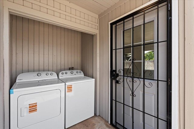 402 Auhana Rd, Kihei, HI 96753 - laundry area featuring washing machine and clothes dryer and wood walls