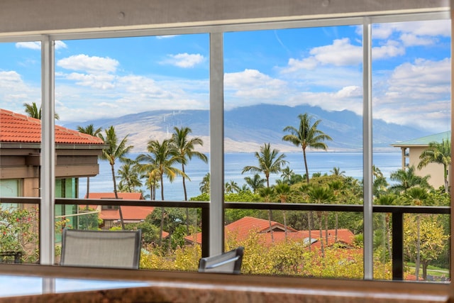 water view with a mountain view