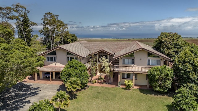 view of front facade featuring a carport and a front lawn