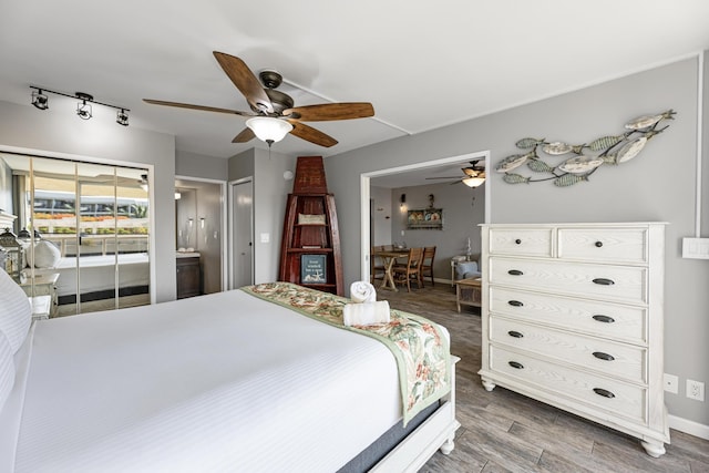 bedroom with ceiling fan and connected bathroom