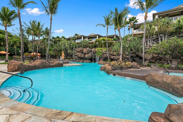 view of swimming pool