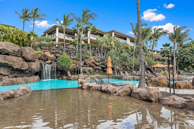 view of swimming pool