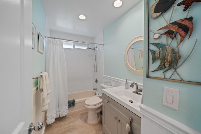 bathroom featuring recessed lighting, shower / bath combo with shower curtain, toilet, and vanity