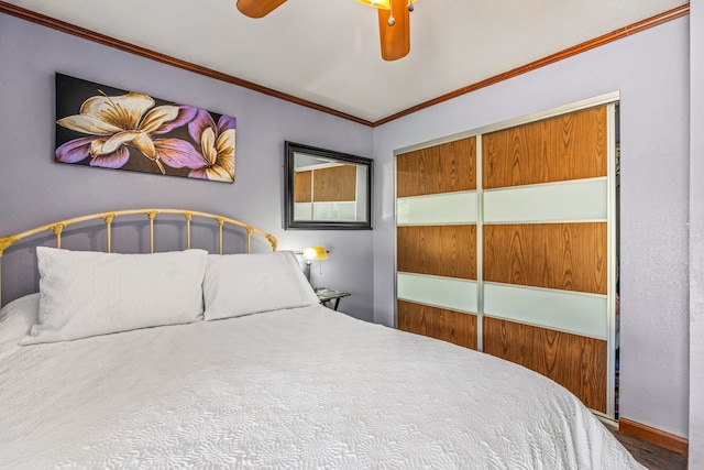 bedroom featuring a closet, ceiling fan, hardwood / wood-style floors, and crown molding